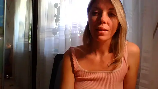 Snapshot of VelvetLove287 chatting on March 18, 2026, 7:44 am VelvetLove287 online show from March 18, 2026, 7:44 am