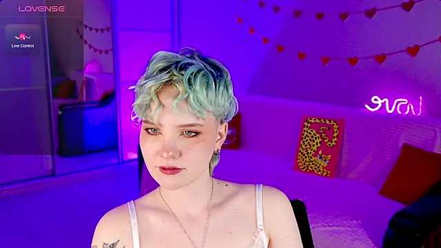 School Love online show from March 16, 2025, 4:12 pm