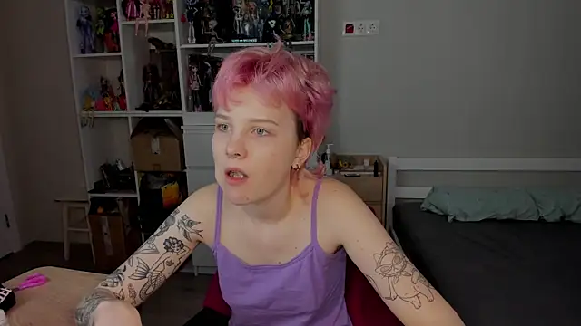 School Love online show from January 12, 2026, 7:04 am