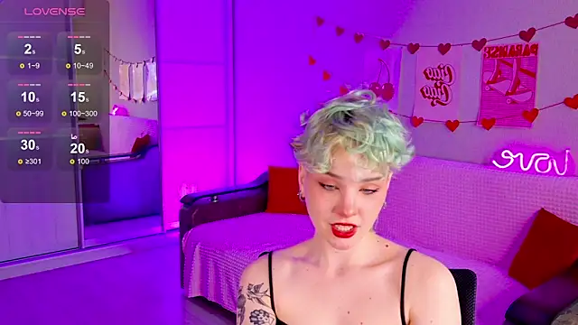 School Love online show from March 20, 2025, 1:04 pm