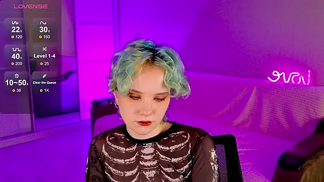 School Love online show from March 9, 2025, 1:04 pm