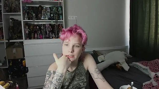 School Love online show from March 12, 2026, 7:12 am