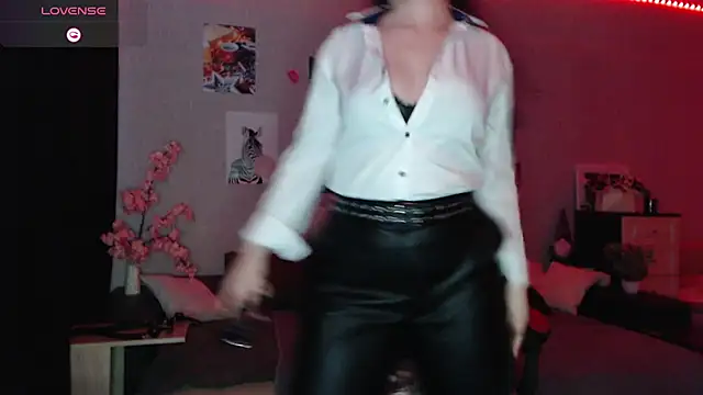 Fluffy Tiffy online show from February 26, 2025, 7:02 am