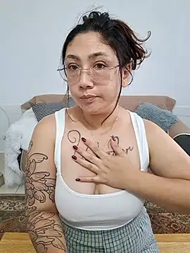 Mia Ruiz online show from September 28, 2025, 8:49 pm