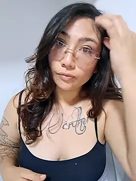 Mia Ruiz online show from November 12, 2025, 3:10 am