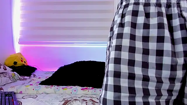 aldrinwhite online show from October 7, 2025, 5:03 pm