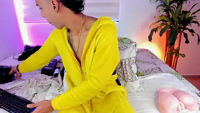 aldrinwhite online show from October 6, 2025, 5:02 pm