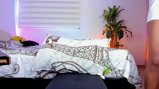 aldrinwhite online show from September 19, 2025, 6:01 pm