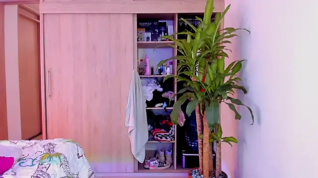 aldrinwhite online show from November 23, 2025, 1:43 pm