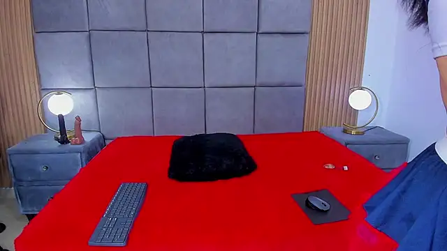 KateTompson  online show from March 23, 2026, 1:11 pm