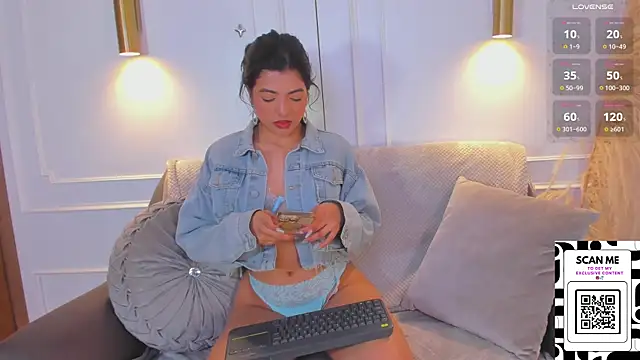 Chrishell  online show from September 10, 2025, 3:38 am