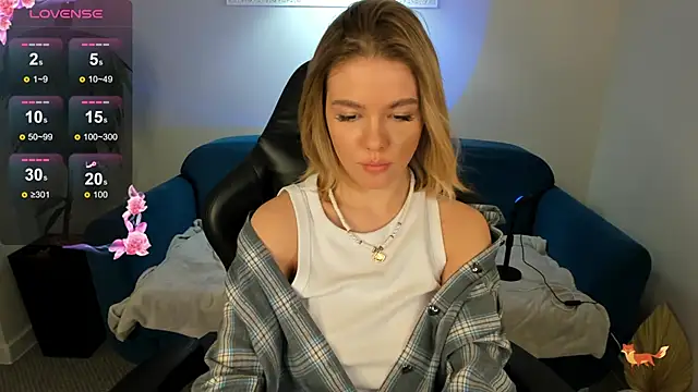 Snapshot of Anna_Robinson chatting on March 10, 2025, 1:32 pm Anna Robinson online show from March 10, 2025, 1:32 pm