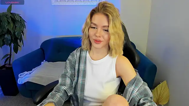 Snapshot of Anna_Robinson chatting on March 15, 2025, 1:08 am Anna Robinson online show from March 15, 2025, 1:08 am