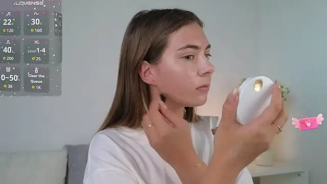 chloi hes online show from October 10, 2025, 9:10 am