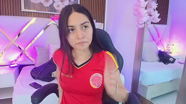 Emelie Ch1 online show from July 4, 2026, 12:06 am