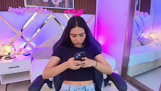 Emelie Ch1 online show from July 16, 2026, 5:04 am