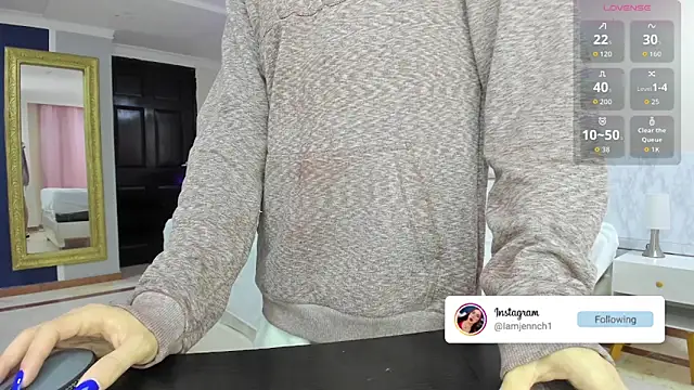 charolbruce 1 online show from November 13, 2025, 11:58 am