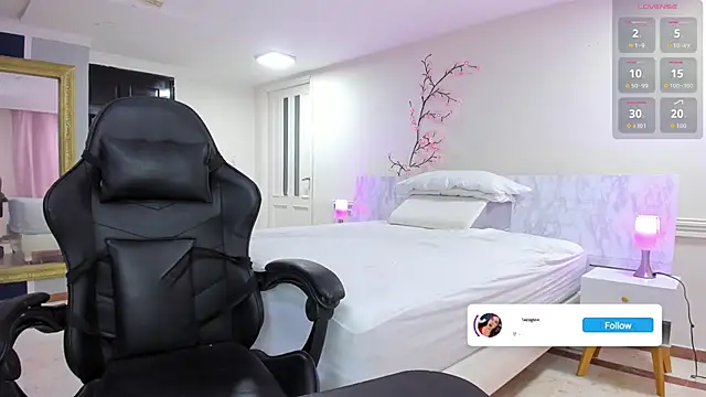 charolbruce 1 online show from March 9, 2026, 11:58 am