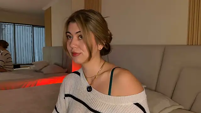Snapshot of Zoe_Benson chatting on June 12, 2026, 12:14 pm Zoe Benson online show from June 12, 2026, 12:14 pm
