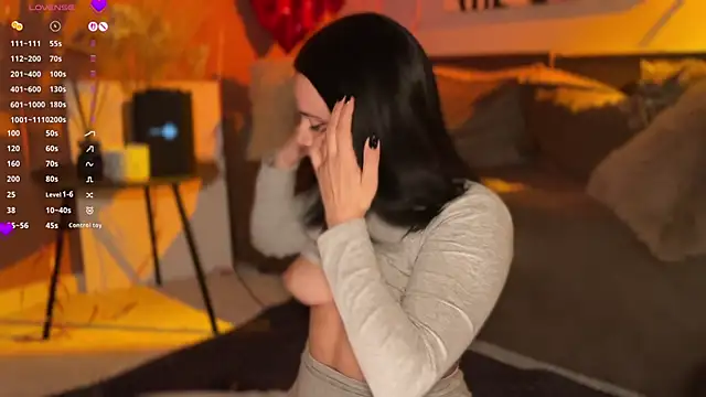 Li Amelie  online show from April 16, 2026, 1:12 pm