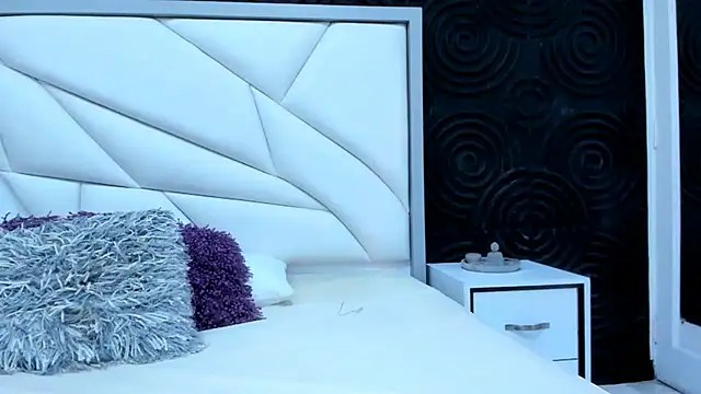 AbigailWilliams  online show from September 27, 2025, 11:05 am