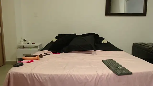 AnnieRoss69 online show from March 18, 2025, 12:28 pm