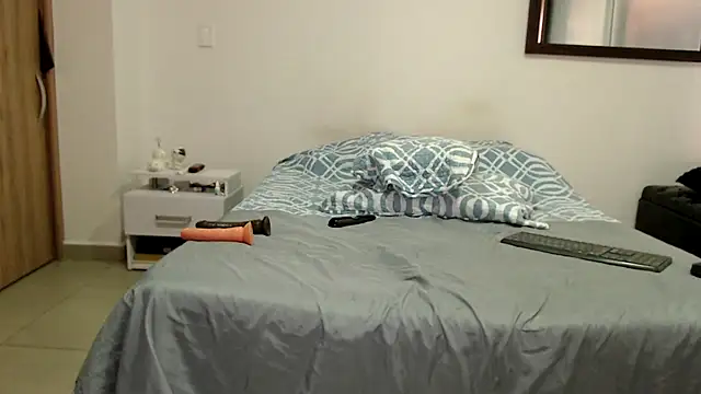 AnnieRoss69 online show from October 4, 2025, 9:05 pm