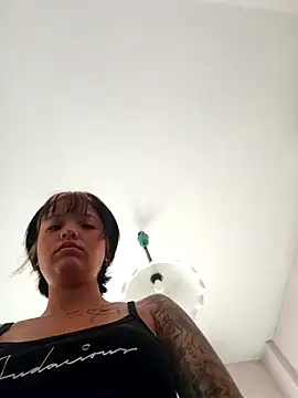 LorenRosse online show from October 10, 2025, 4:24 am