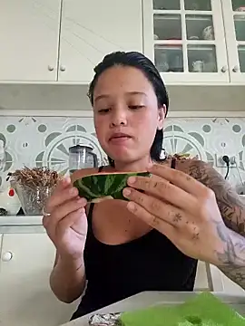 LorenRosse online show from September 10, 2025, 4:44 am