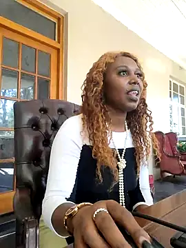 YourDreamLady22 online show from January 28, 2025, 7:32 am