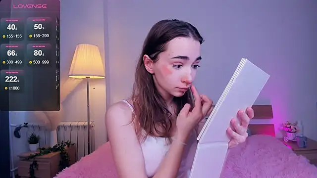 PollyBeev online show from March 8, 2025, 11:05 am