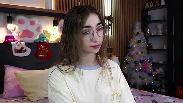 PollyBeev online show from December 4, 2025, 8:35 am