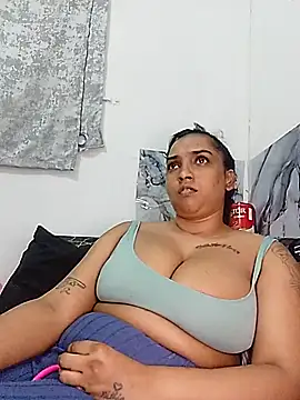 GORGEOUSLIPS online show from December 3, 2025, 9:25 pm