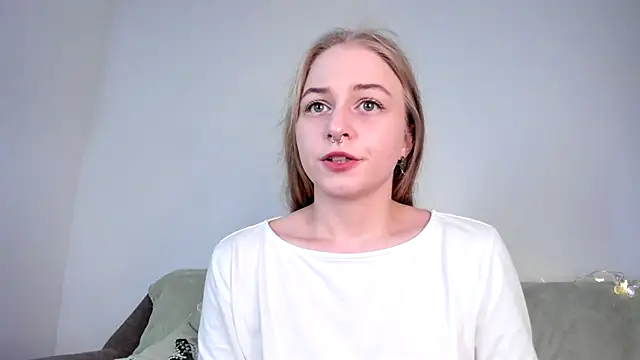 MiaMews online show from March 9, 2026, 4:21 pm