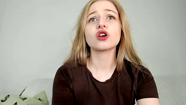 MiaMews online show from April 14, 2026, 7:13 am