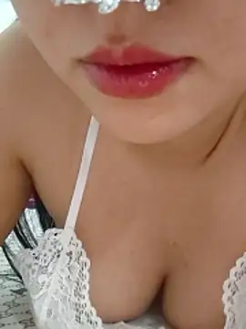 Snapshot of girldam95 chatting on January 18, 2026, 6:28 am girldam95 online show from January 18, 2026, 6:28 am