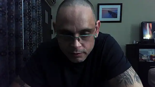 Snapshot of Buffshagswell chatting on May 16, 2026, 11:26 pm Buffshagswell online show from May 16, 2026, 11:26 pm