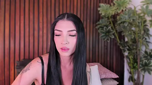 Jennmiiller  online show from December 4, 2025, 12:04 pm