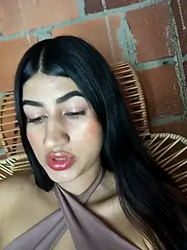 Julix A online show from February 5, 2025, 6:13 am