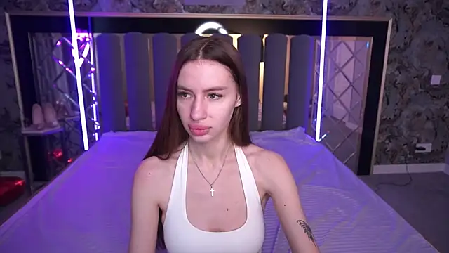 Snapshot of Snow_WhiteeeX chatting on April 22, 2026, 5:47 am Snow WhiteeeX online show from April 22, 2026, 5:47 am