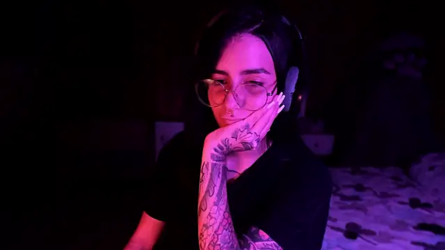 Alice woodville online show from November 3, 2025, 5:01 am