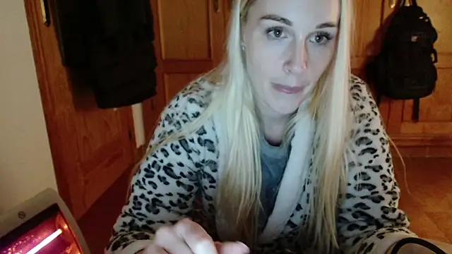 Snapshot of secretmuses chatting on February 4, 2026, 10:38 pm secretmuses online show from February 4, 2026, 10:38 pm