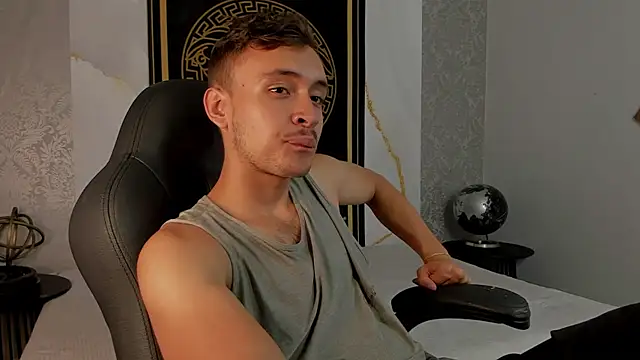 Desmon Clark online show from February 26, 2025, 4:52 am