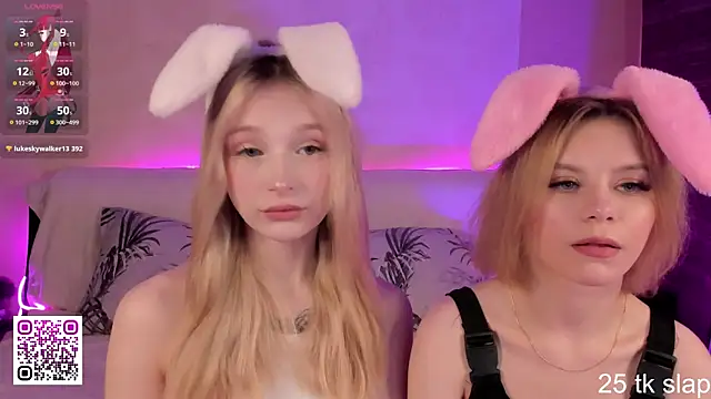 Snapshot of Naughty__Couplles chatting on March 17, 2025, 3:03 am Naughty Couplles online show from March 17, 2025, 3:03 am