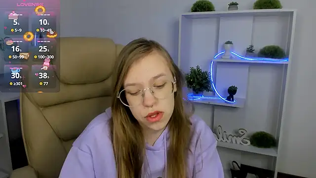 LayriantaVee online show from March 31, 2026, 6:04 am