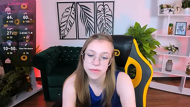 LayriantaVee online show from March 7, 2025, 10:02 am