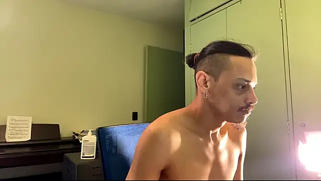 villanocat online show from September 30, 2025, 4:02 pm