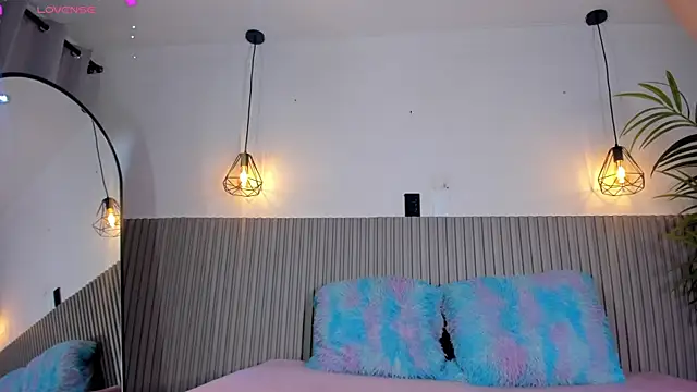 valentina lux online show from June 18, 2026, 7:19 pm