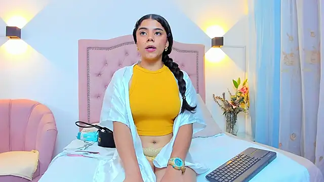 Snapshot of JulieeHabubu chatting on September 24, 2025, 4:41 am JulieeHabubu online show from September 24, 2025, 4:41 am