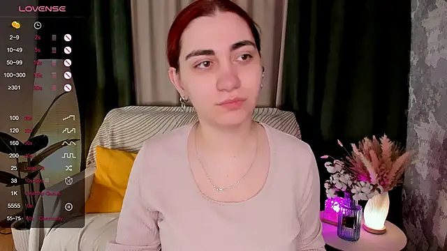 Snapshot of hannacheekss_ chatting on April 24, 2026, 2:13 am hannacheekss online show from April 24, 2026, 2:13 am